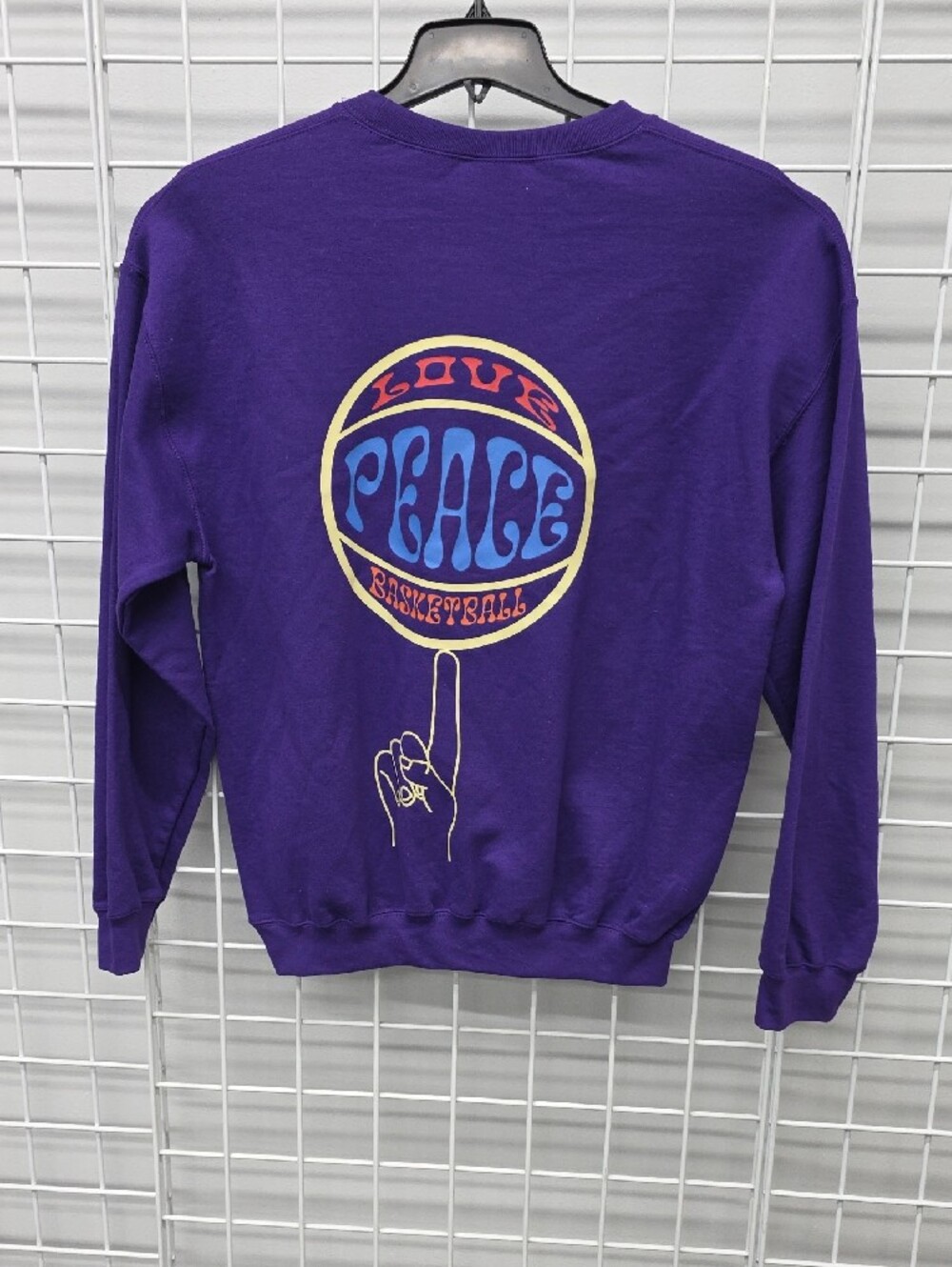 Gildan Purple Crewneck Sweatshirt with Multicolor Peace Love Basketball Size L